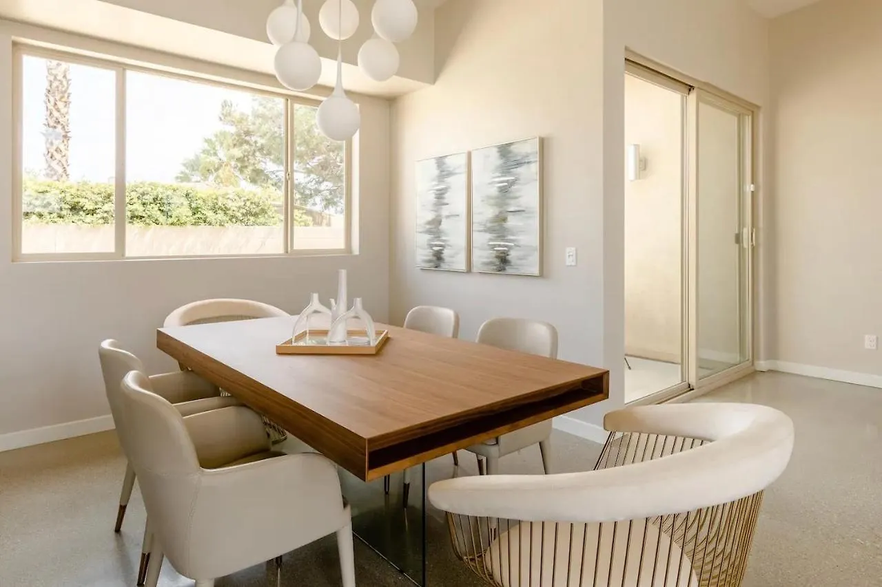 **Fabulous New Luxe Home Pool-Spa-Views!!!** Palm Springs Nyaraló