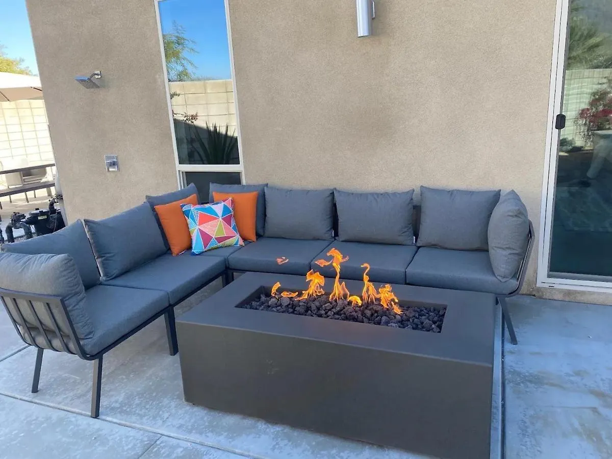 **Fabulous New Luxe Home Pool-Spa-Views!!!** Palm Springs Nyaraló
