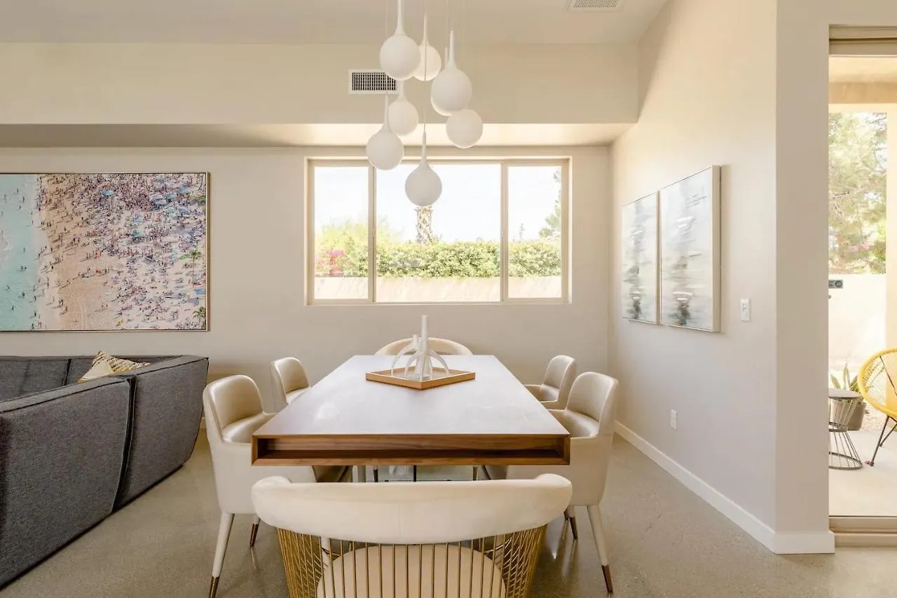 **Fabulous New Luxe Home Pool-Spa-Views!!!** Palm Springs Nyaraló
